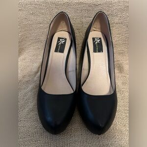GENTLY LOVED Black Leather pumps with block heel